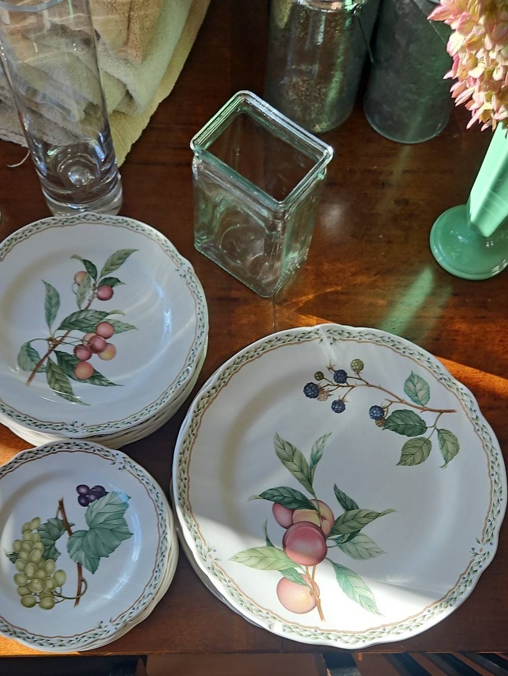 Botanical Fruit Noritake Royal Orchard — White with Multi-Color Fruit Motifs